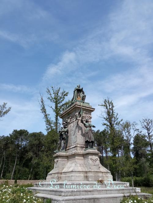 Sainte-Anne d'Auray, le monument du comte de Chambord