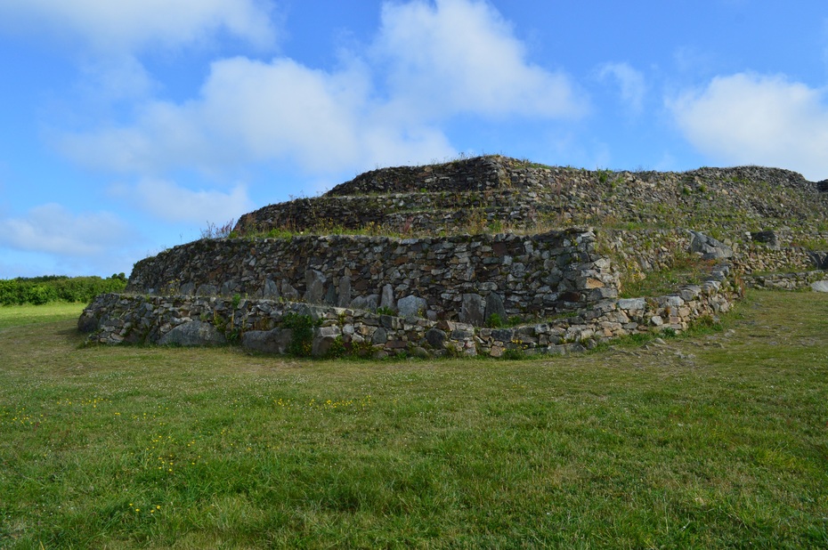 Cairn de Barnenez, l'âge de pierre en baie de Morlaix