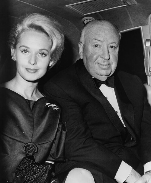 Tippi Hedren, muse d'Alfred Hitch­cock, l'accuse d'agres­sion sexuelle