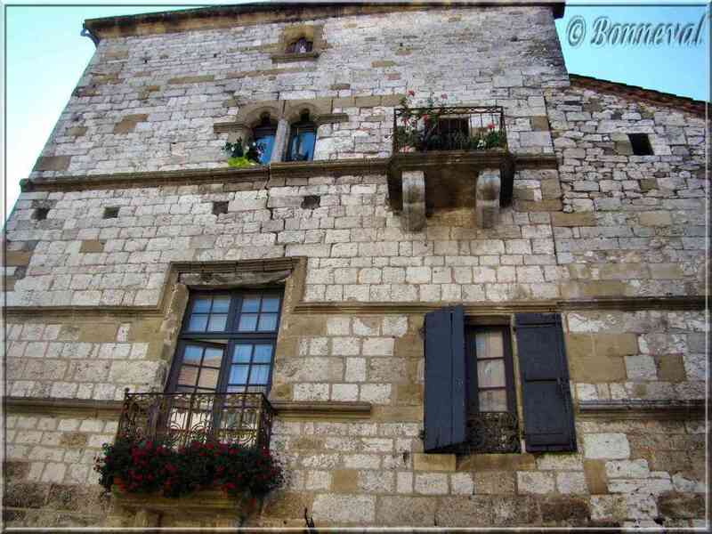 Monpazier Dordogne la Maison du Chapitre