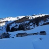 Passage près des cabanes de Peyrenère