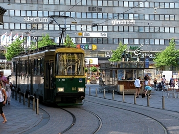 tram-in-helsinki-by-blogitse