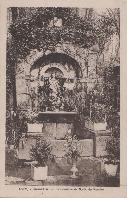 Josselin, fontaine Notre-Dame du Roncier