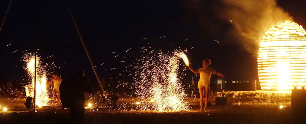 Un feu de la Saint-Jean original, &quot;L'oeuf du Phénix&quot;...