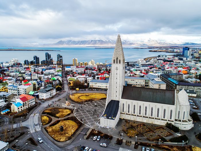 Bonne nouvelle en Islande: 2500 travailleur sont réduit de quatre ou cinq heures leur semaine de travail de 40 heures en maintenant le même salaire.