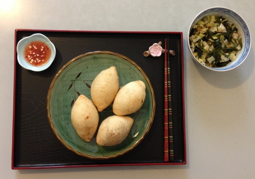 Ham Sui Gok - Beignets de farine de riz gluant farcis au porc BBQ avec sauce de prune épicée