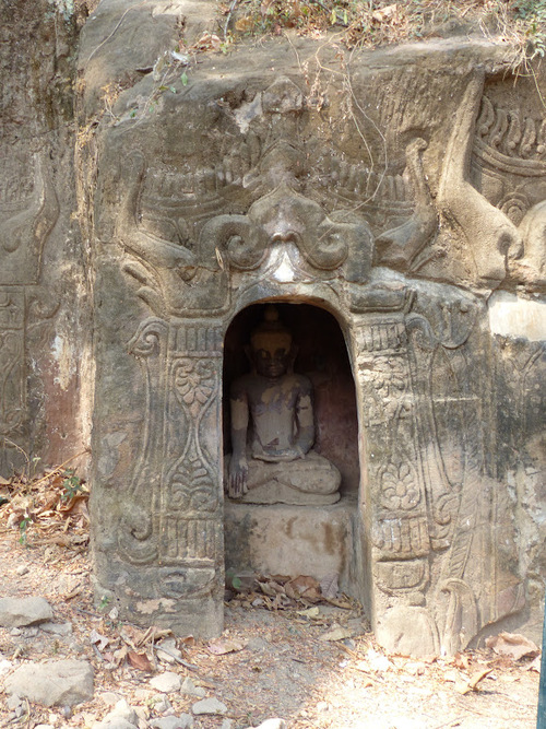 grottes de Po Win Daung; des centaines de bouddhas taillés dans la roche;