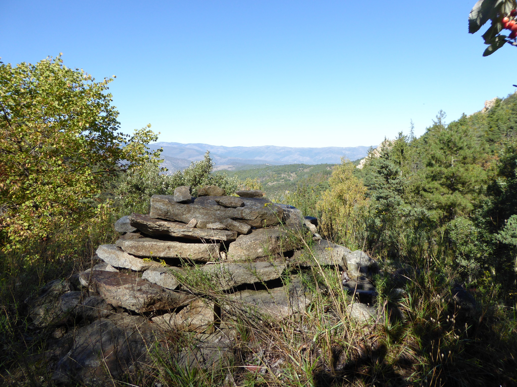 Peut être une image de montagne