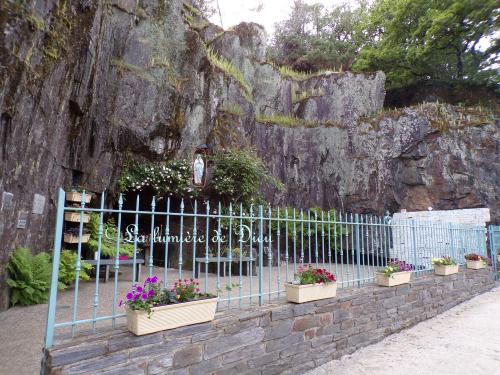 Plumelec, la grotte