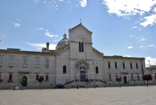 Ziavanazzo et sa Cathédrale dans les Pouilles en Italie (photos)