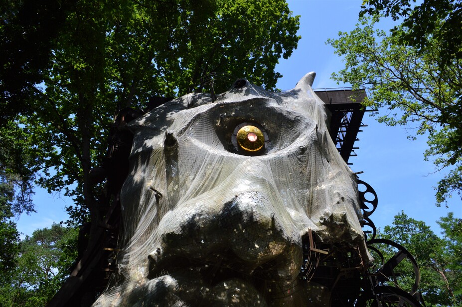 Le "Cyclop" de Tinguely à Milly-la-Forêt