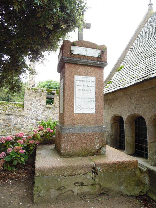 -Tombe de Dorothée Silburn / Eglise de Roscoff