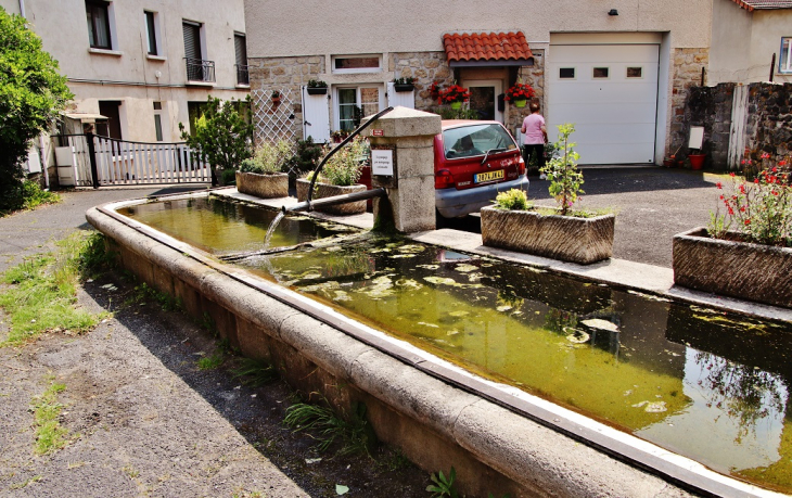 Fontaine - Saint-Germain-Laprade