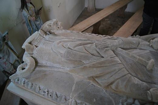 Gisant bas Saint-Germain d'Ecosse Eglise Saint-Germain de Saint-Germain-sur-Bresle ERNOUF Guillaume.JPG