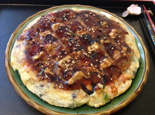 OKONOMIYAKI (お好み焼き) aux fruits de mer, bacon, avocat, Shiitake et algues