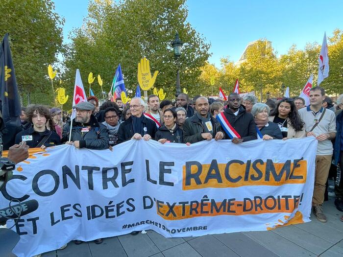   Retrouvons-nous ce dimanche  13 novembre à République  pour dire "Non au racisme  et aux idées d'extrême-droite