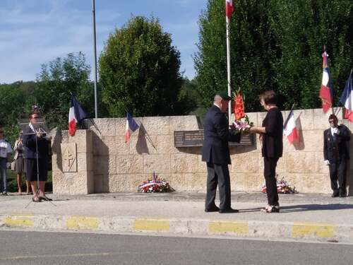 * Nod sur Seine - Cérémonie du souvenir - Jonction de la 1 ère DFL et la 2ème DB