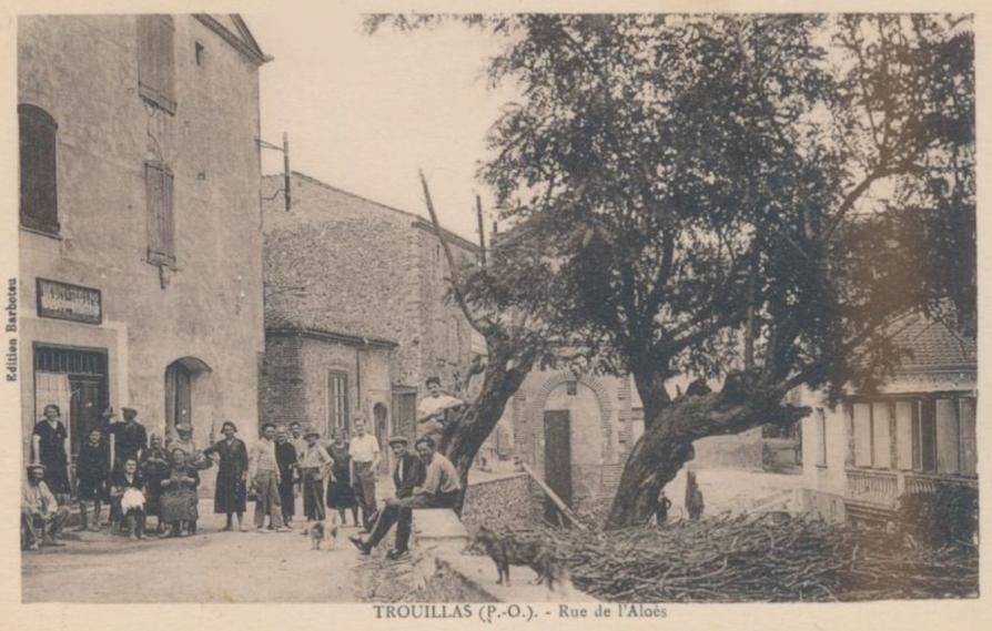 Peut être une image de 6 personnes et texte