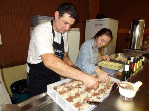 Monique Salera et Arole Dupaty ont concocté un délicieux déjeuner truffé, proposé après le marché de la truffe 2013 à Leuglay !!