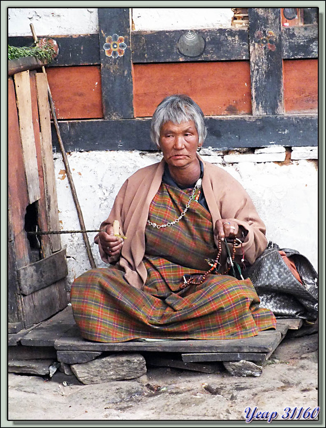 Blog de images-du-pays-des-ours : Images du Pays des Ours (et d'ailleurs ...), Pour quelques pièces de monnaie - Paro - Bhoutan