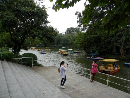 PARC DES CHEVRES ET DES ORCHIDEES A GUANGZHOU AVEC QING ET RENE