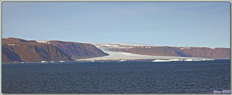 Navigation dans Jones Sound (entre Ellesmere et Devon Islands) - Nunavut - Canada