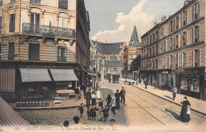 Saint-Denis. La Rue du Chemin de Fer