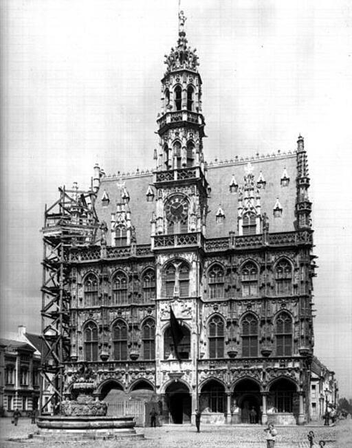 Audenarde - Hôtel de Ville, tour centrale portant un carillon (Eugène Lefèvre-Pontalis-Base Mémoire)