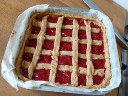 Tarte Linzer aux framboises fraîches (Linzertorte)