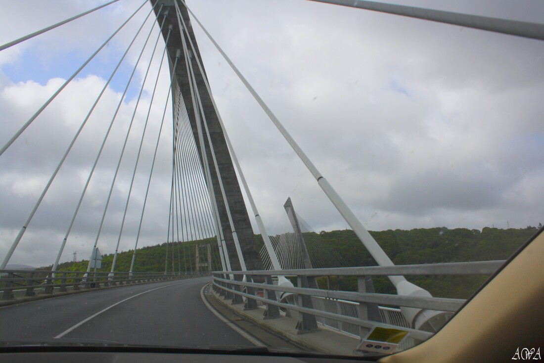 Toujours en Bretagne en mai 2014,vers le pont de Térénez