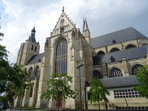 Eglise Notre Dame par dessus la Dyle à Malines en Belzique (photos)