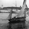 Bateau de pêche rentrant au port, 1920