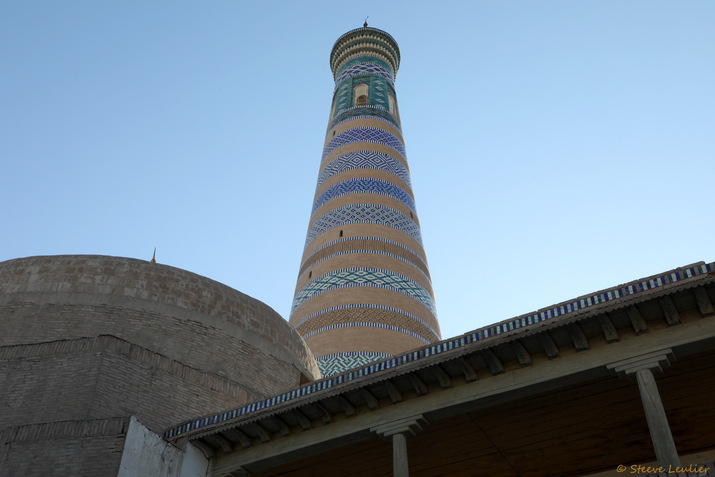 La médersa et le minaret Islam Kodja, Khiva