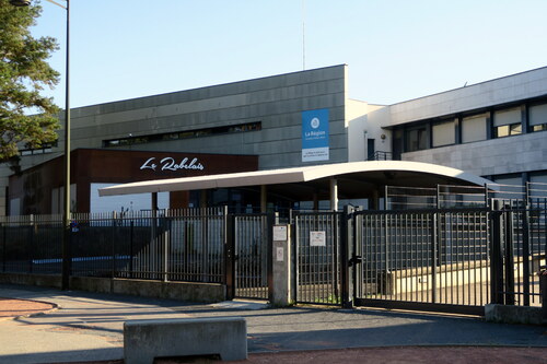 La gare du Jubin et le lycée François Rabelais à Dardilly (Rhône)