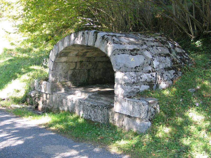 Accous, fontaine de Saint-Christau