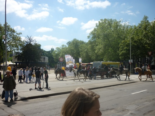 à vélo,à pied,à cheval