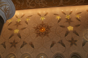 La mosquée Sheikh Zayed d'Abu Dhabi.....