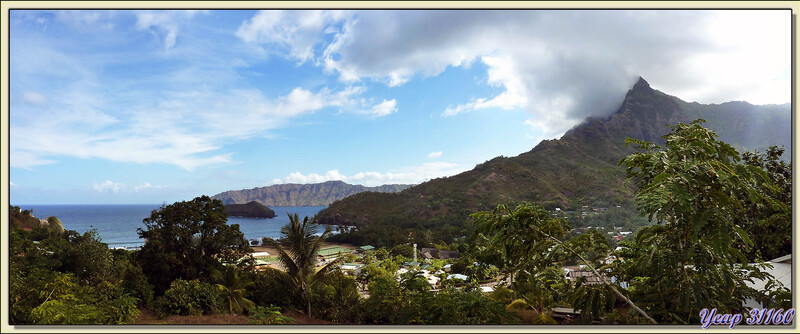 La baie d'Atuona vue de la tombe de Jacques Brel - Hiva Oa - Iles Marquises - Polynésie française