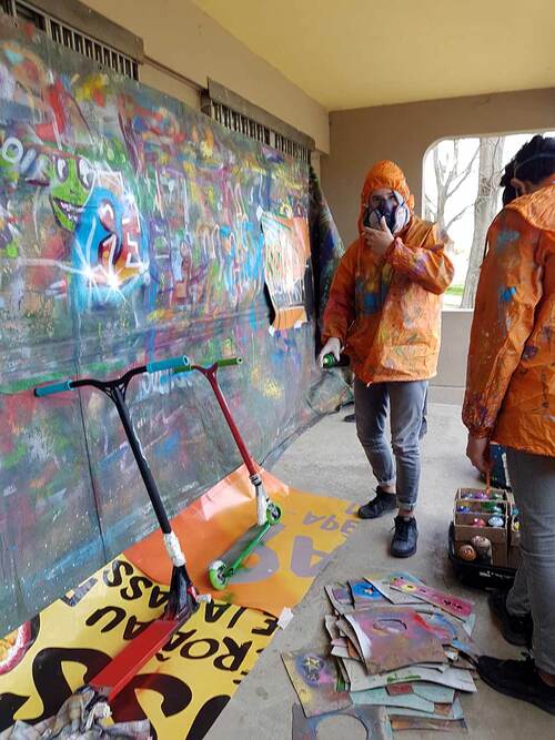 atelier graff initiation au graff sur affichettes pour les jeunes de l'atelier relais de Lunel (34). mars 2018