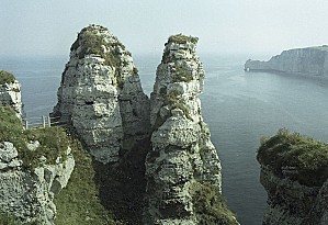 800px-1981etretat00a chambre demoiselles