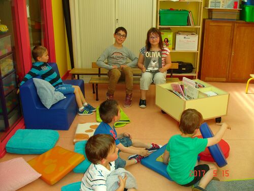 LECTURE AUX ELEVES DE PETITE SECTION