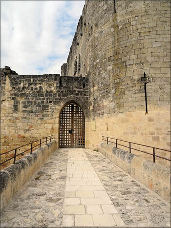 Photos de l'entrée du château de Rauzan (Gironde)