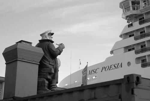 Le Poesia dans le port de Warnemünde