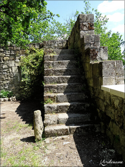 Photos détails de la forteresse médiévale de Langoiran