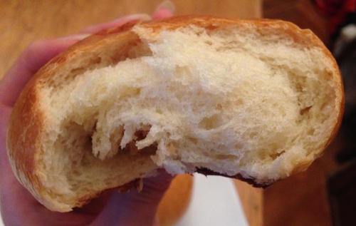 PAN DE COCO - Petits pains au beurre fourré de noix de coco vanillée au lait condensé & cassonade