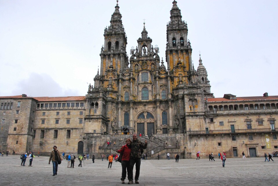 J53 - Santiago - Avec Elisabeth devant la cathédrale