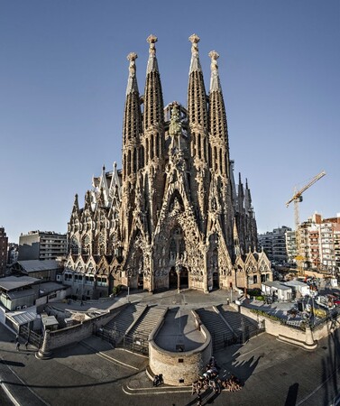   La cathédrale inachevée de Barcelone