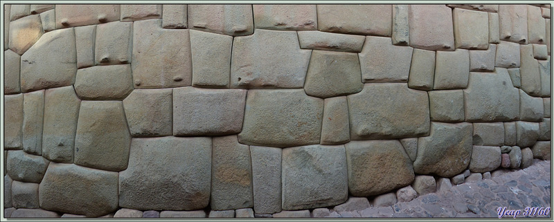 Vielles pierres dans la "Ruelle du Puma" - Cuzco - Pérou