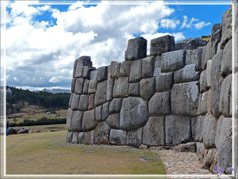 Les pierres cyclopéennes des remparts de la forteresse Sacsayhuamán - Cuzco - Pérou