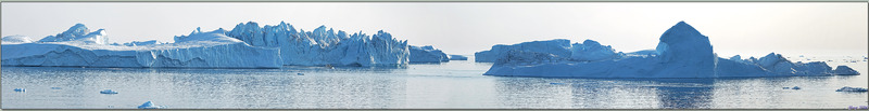 19 heures, le navire vient de lever l'ancre et passe à proximité du champ d'icebergs, l'occasion de faire encore quelques photos - Baie de Disko - Groenland